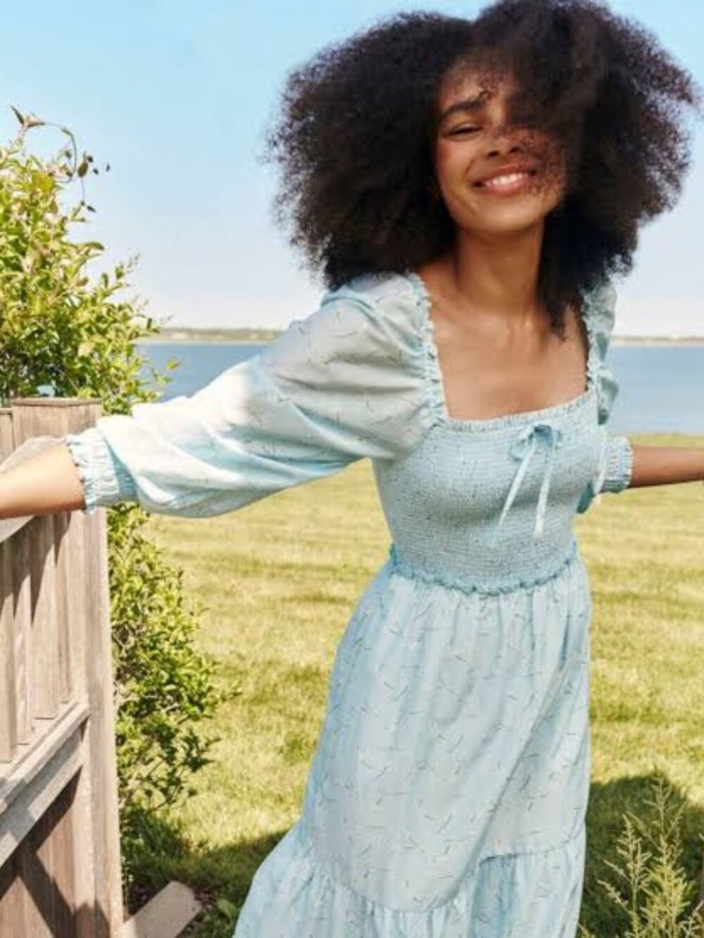 Vineyard Vines Women's Smocked Floral Blue Dress